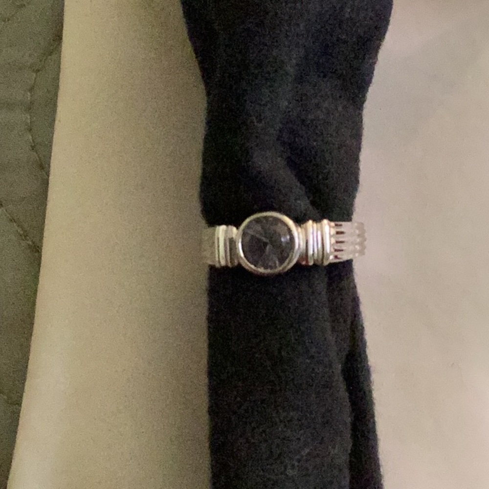 4 Fun costume rings! - Picture 6 of 7